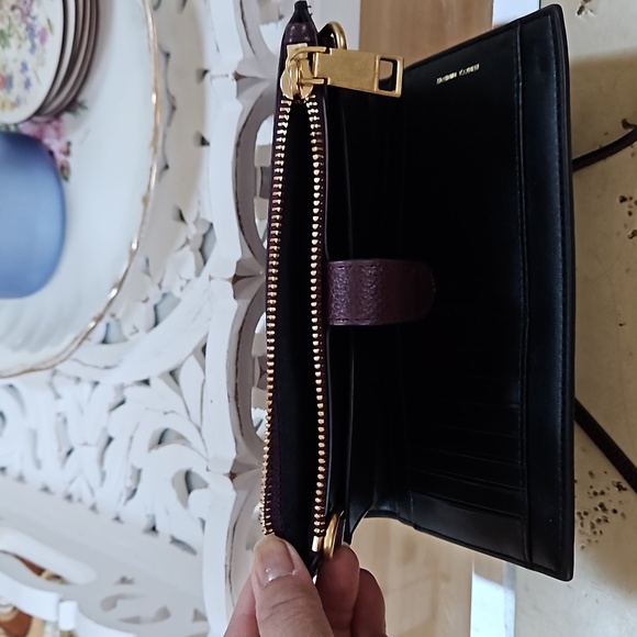 NWOT WALLET - Picture 3 of 4